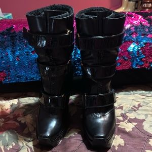 GORGEOUS EUC pair of LOUIS VUITTON LEATHER 2006 platform wedge RUNWAY BOOTS